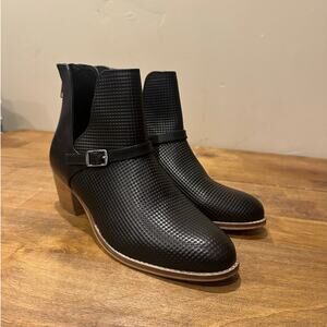 Journee Collection Women's Shaw Black Leather Ankle Boots Shoes US 8 M NEW